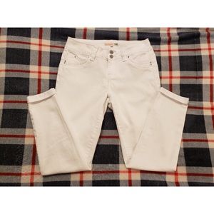 🍁 YMI WannaBettaButt skinny white cuffed jeans